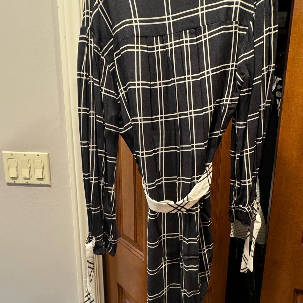 Alice + Olivia Black and White Plaid Long Sleeve Shirt Dress - Picture 2 of 4